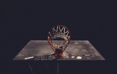 体彩竞猜-防守软肋还是战略牺牲？美媒数据揭示东契奇防守移动能力真相